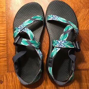 Chacos size W8